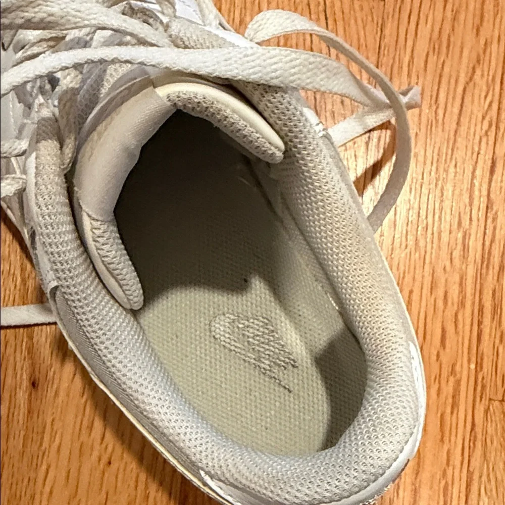 Nike Gamma Force Women’s Sneakers — White Light Bone Sanddrift Phantom — Size 10